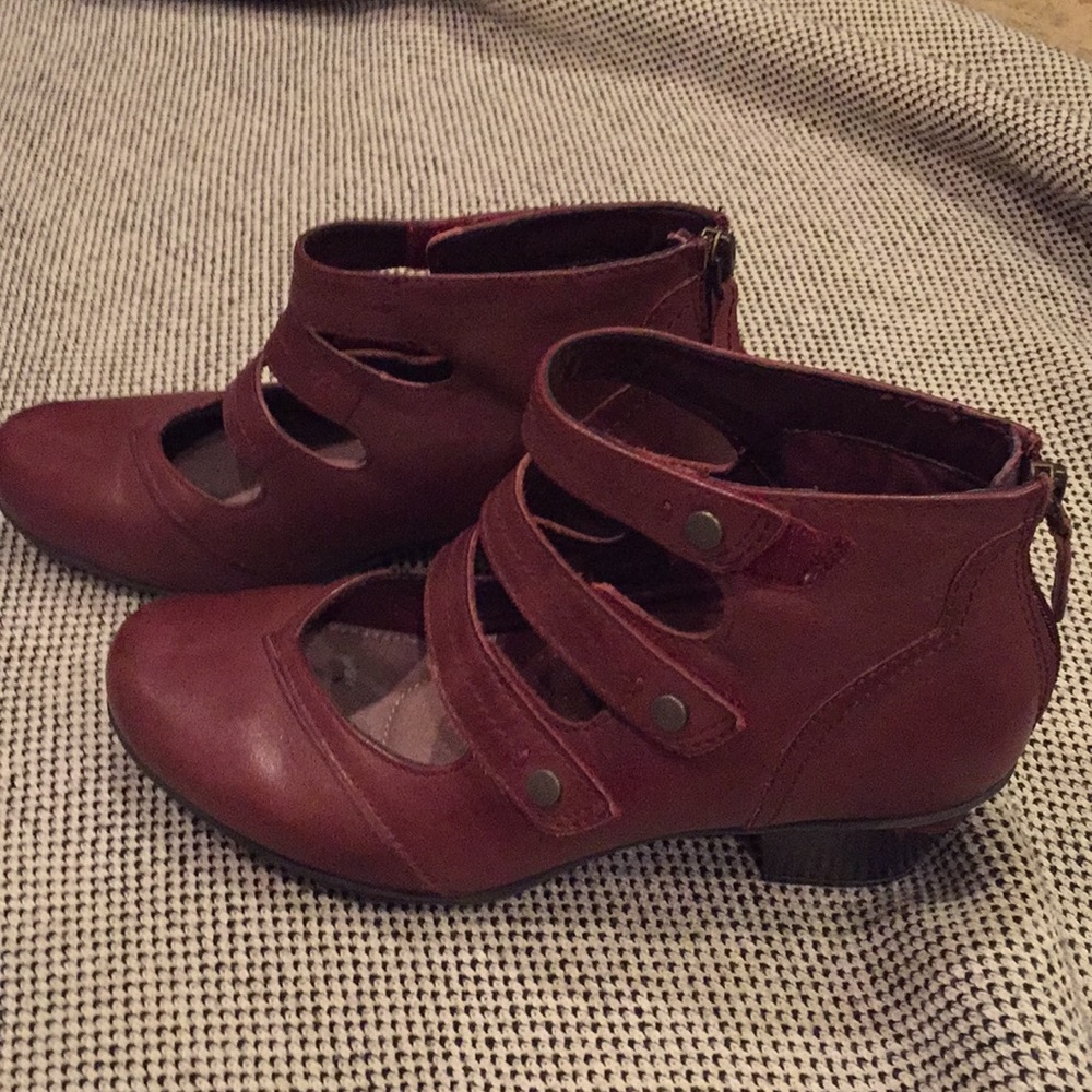 Earth shoes